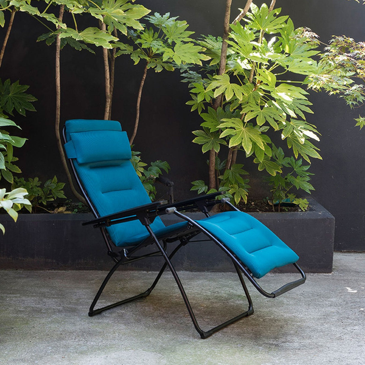 26" Gray Steel Outdoor Zero Gravity Chair with Gray Cushion