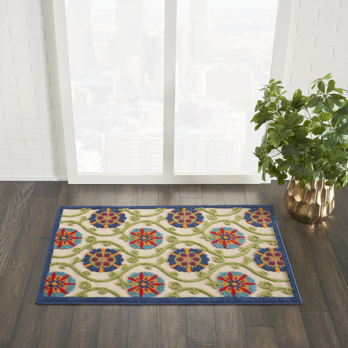 4' X 6' Ivory And Blue Floral Indoor Outdoor Area Rug