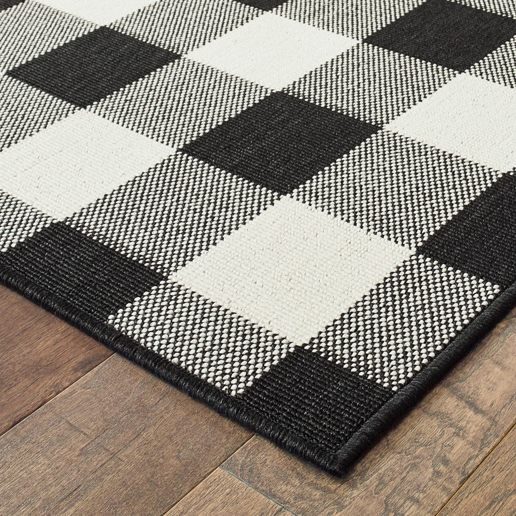 5' X 8' Black and Ivory Indoor Outdoor Area Rug