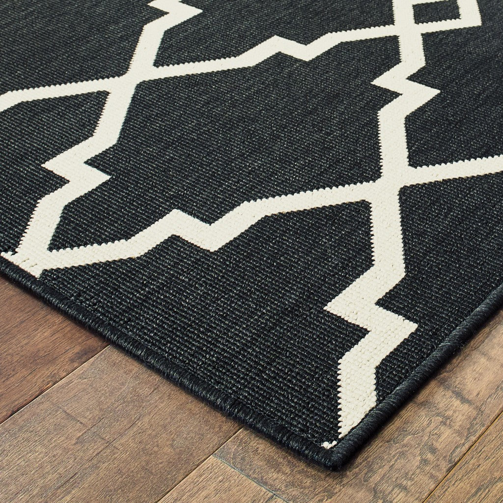 7' X 10' Black and Ivory Indoor Outdoor Area Rug