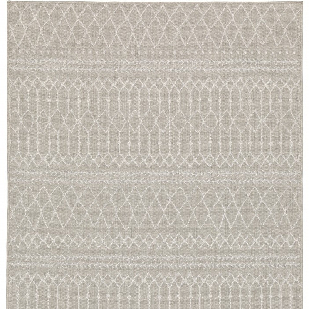 5' X 7' Gray and Ivory Indoor Outdoor Area Rug