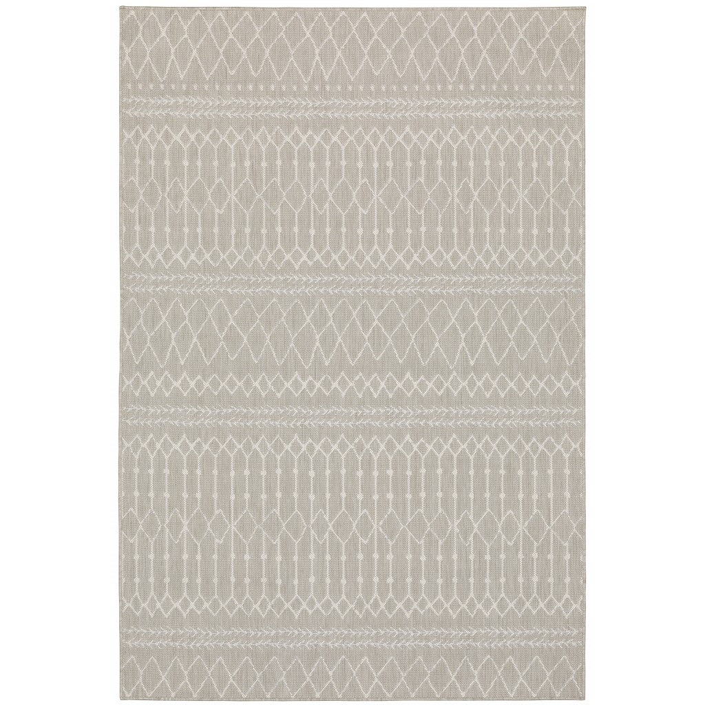 5' X 7' Gray and Ivory Indoor Outdoor Area Rug