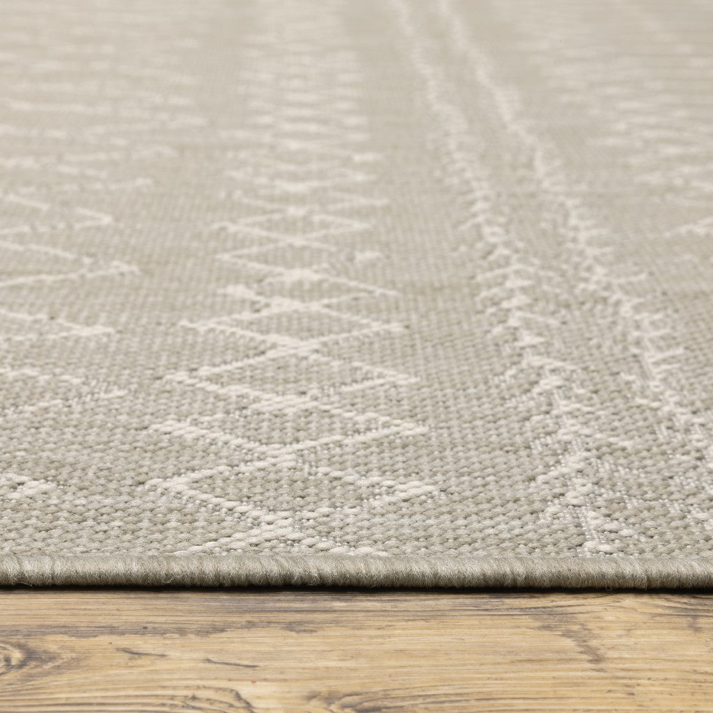 5' X 7' Gray and Ivory Indoor Outdoor Area Rug