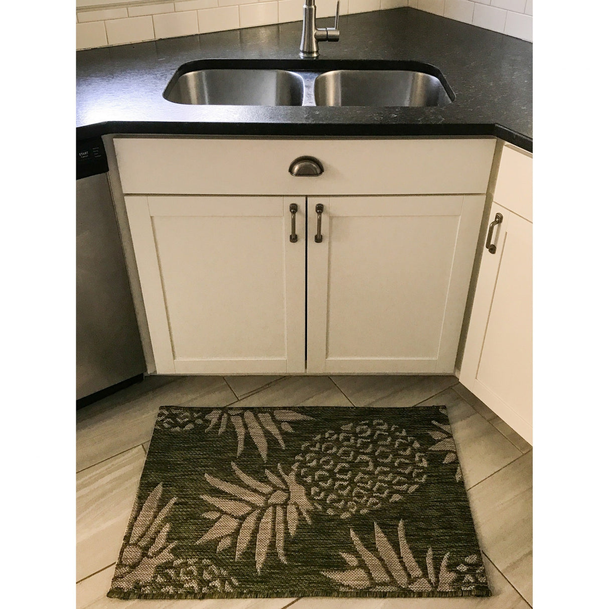 2' X 3' Green Floral Indoor Outdoor Area Rug