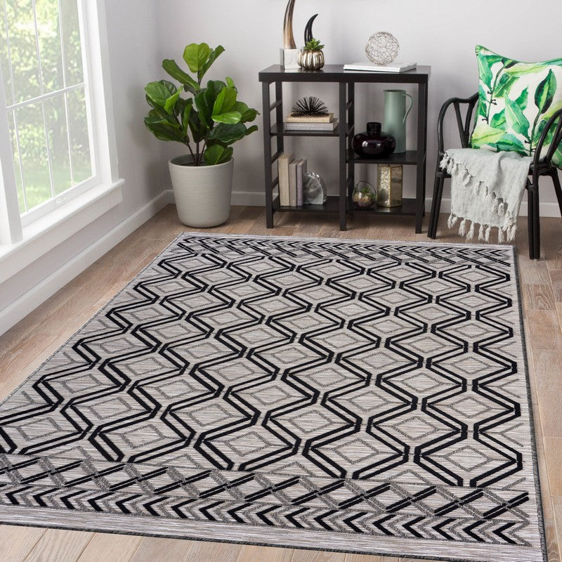 8' X 10' Black And Tan Indoor Outdoor Area Rug