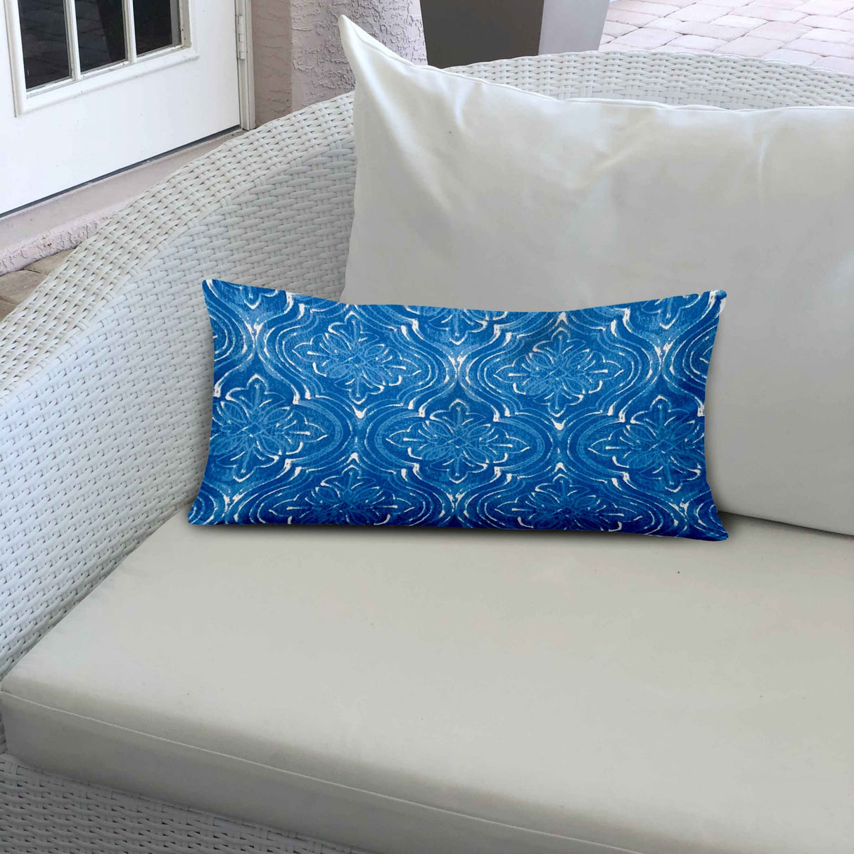 12" X 16" Blue And White Zippered Ikat Lumbar Indoor Outdoor Pillow