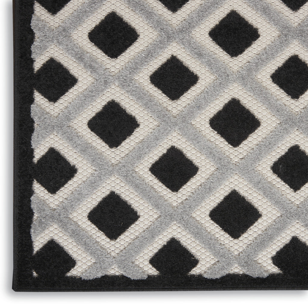 2' X 6' Black And White Gingham Non Skid Indoor Outdoor Runner Rug