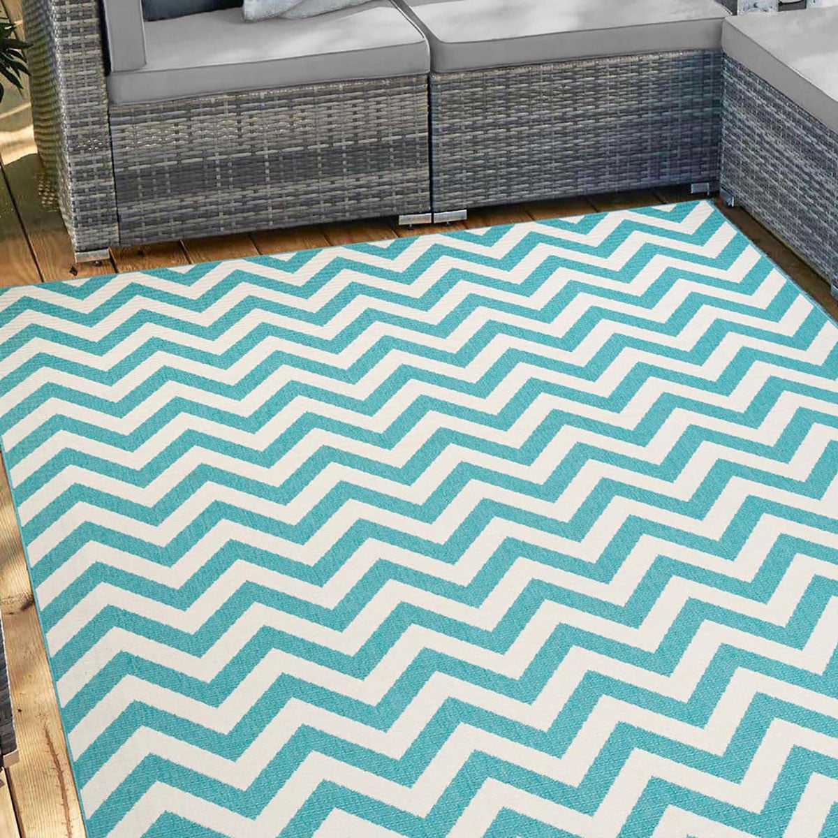 5' X 8' Blue-Green/Cream Chevron Stain Resistant Indoor Outdoor Area Rug