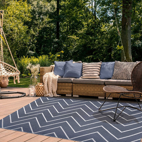 6' X 9' Grey Waves Stain Resistant Indoor Outdoor Area Rug