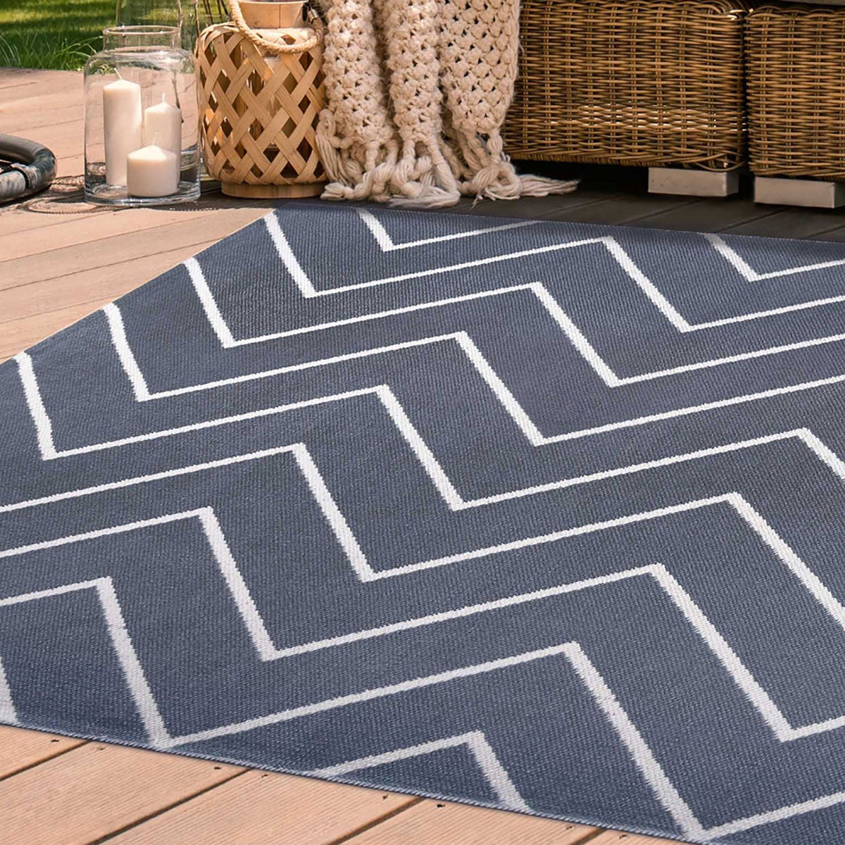 6' X 9' Grey Waves Stain Resistant Indoor Outdoor Area Rug