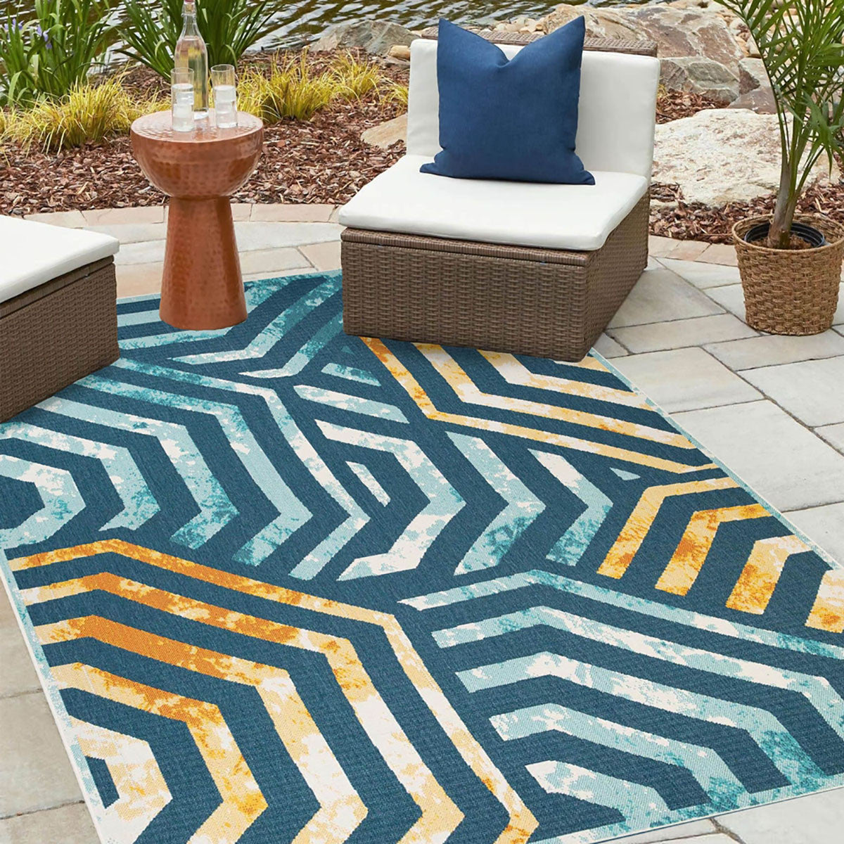 8' X 10' Navy Blue- Cream Geometric Stain Resistant Indoor Outdoor Area Rug