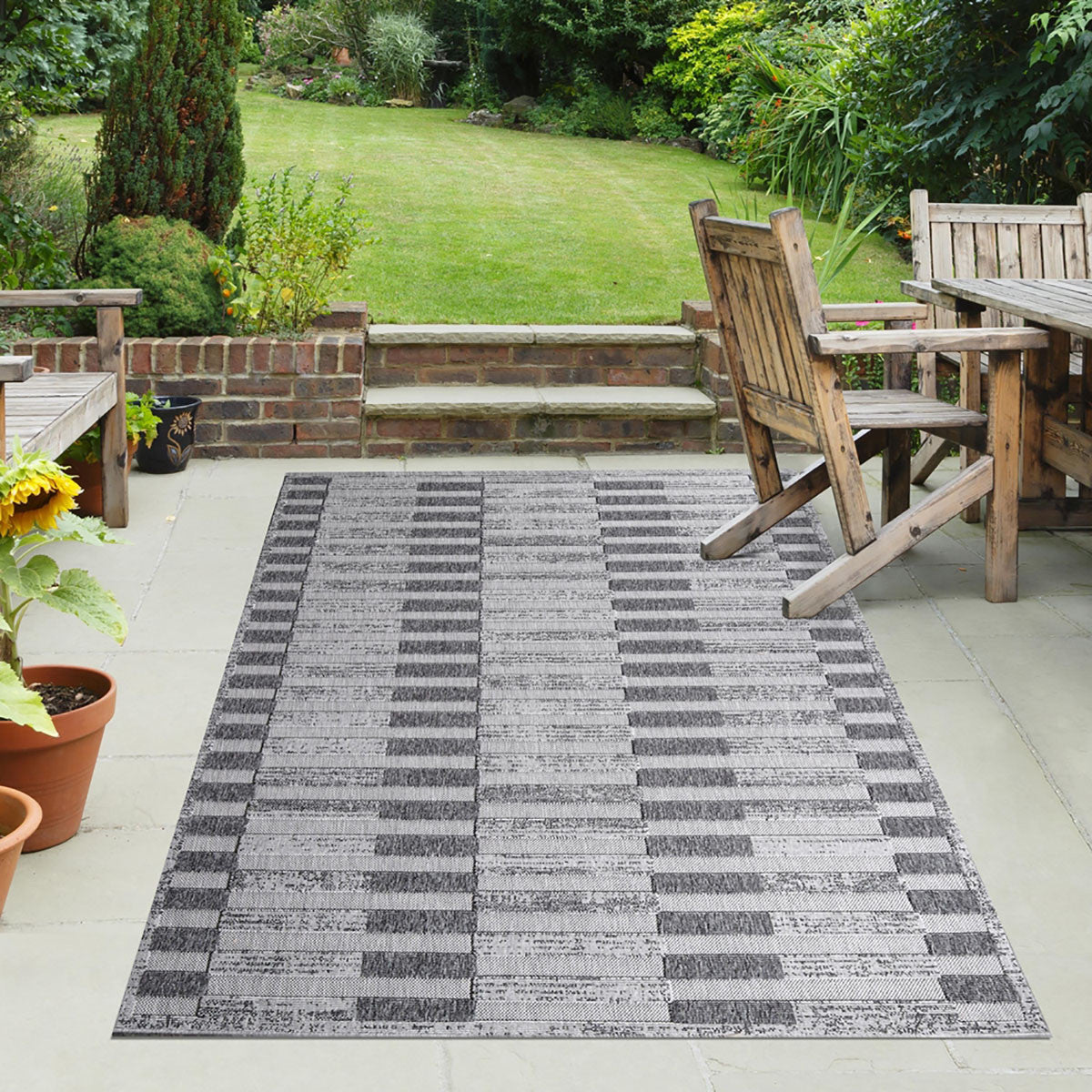 7' X 9' Grey Striped Stain Resistant Non Skid Indoor Outdoor Area Rug