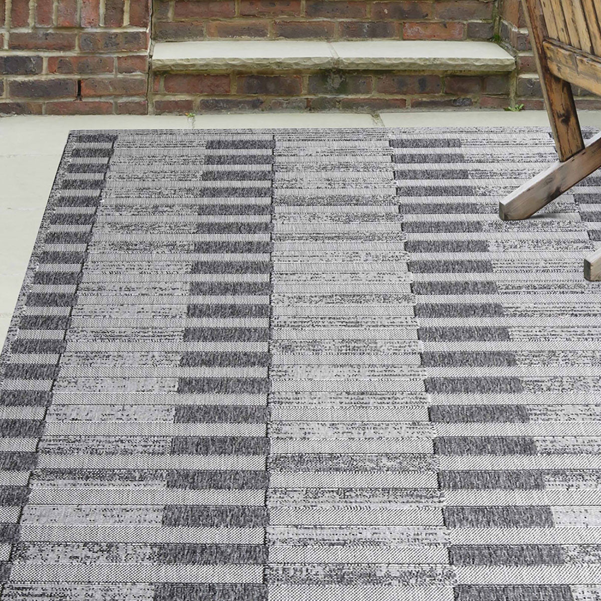 7' X 9' Grey Striped Stain Resistant Non Skid Indoor Outdoor Area Rug