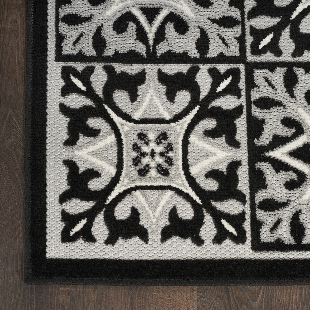 6' X 9' Black And White Fleur De Lis Stain Resistant Non Skid Area Rug