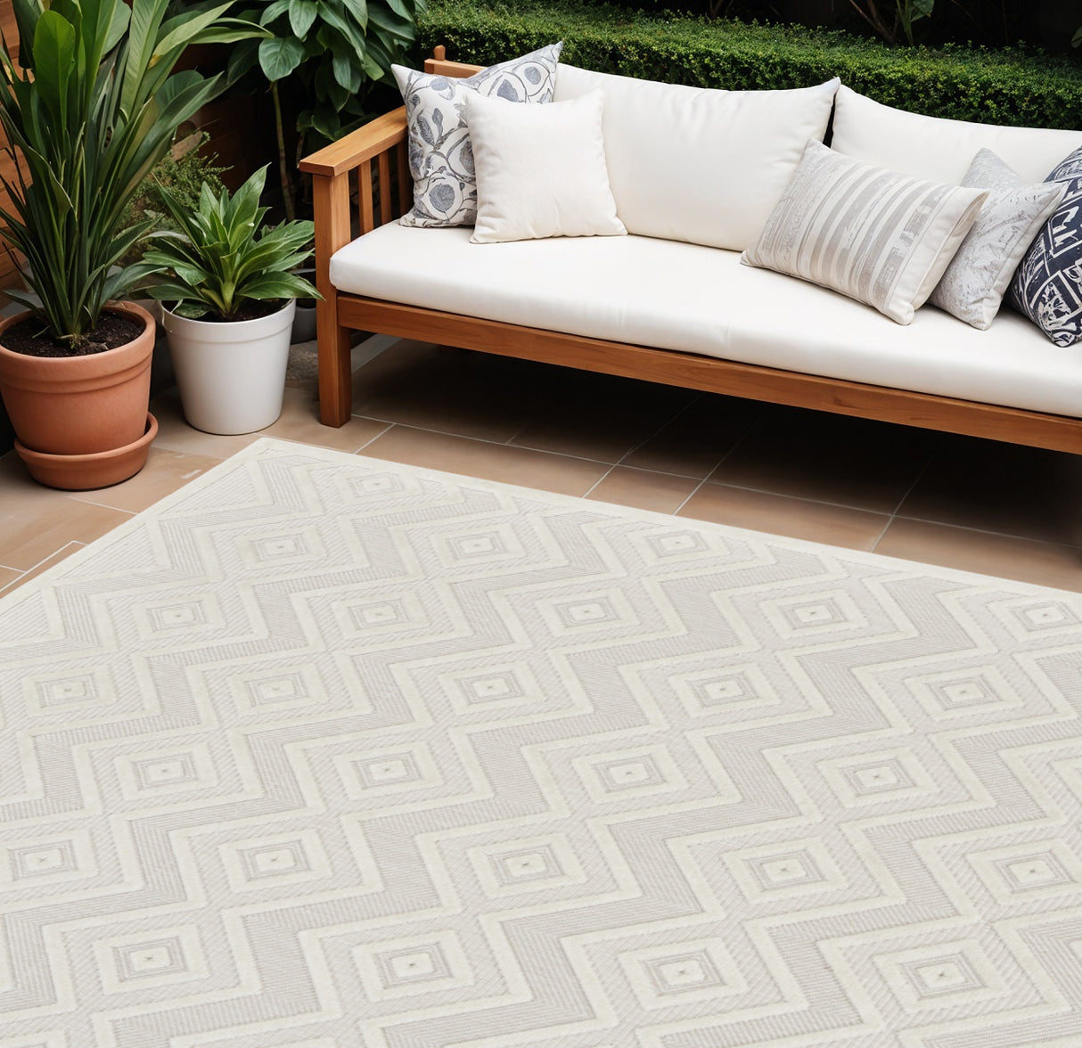 7' X 10' Ivory and White Indoor Outdoor Area Rug