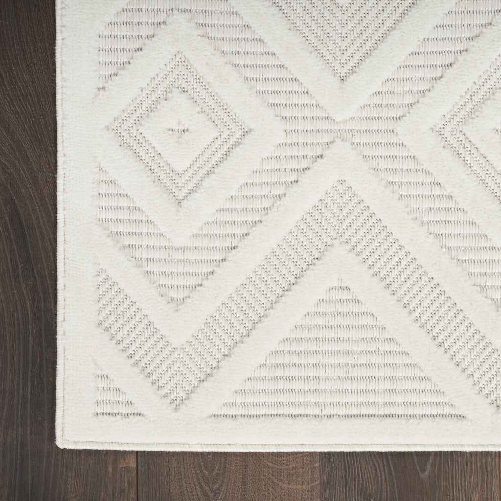 7' X 10' Ivory and White Indoor Outdoor Area Rug