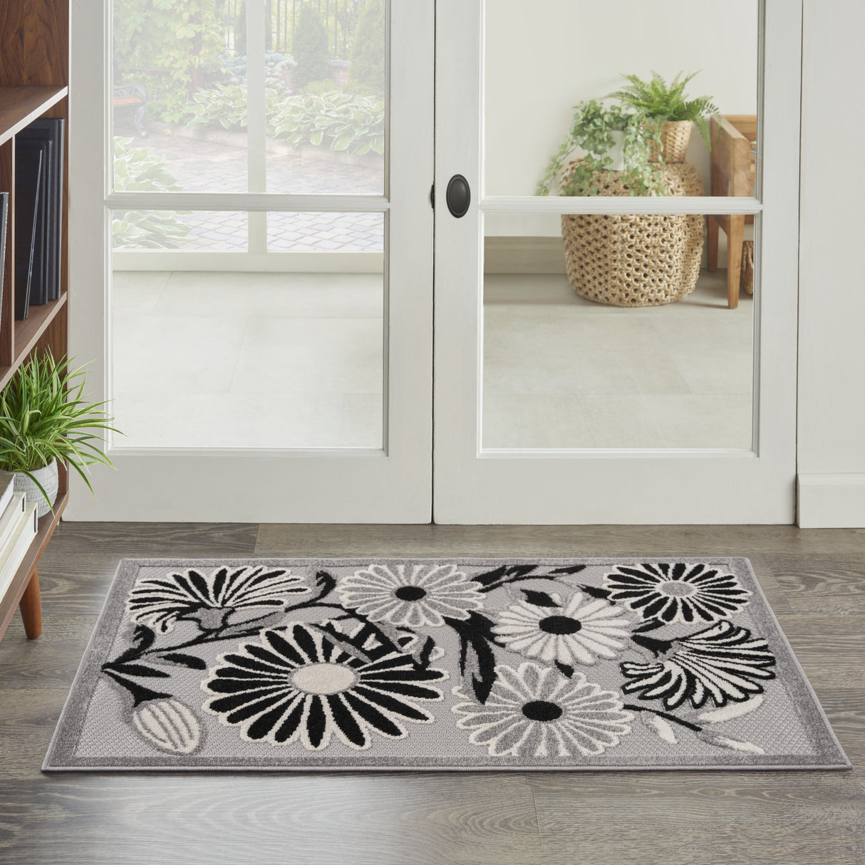 3' X 4' Black and White Floral Indoor Outdoor Area Rug