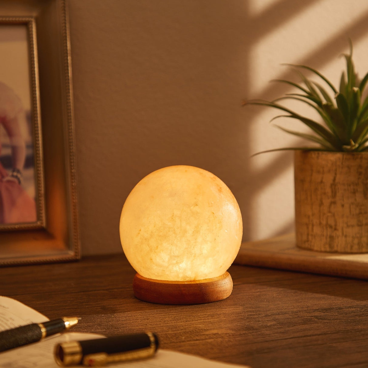 Amilia Round Salt Lamp