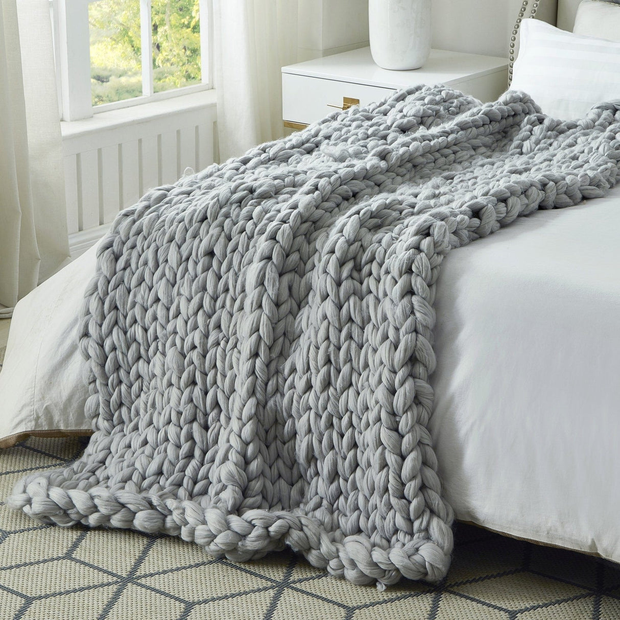 Yanis Chunky Knit Throw