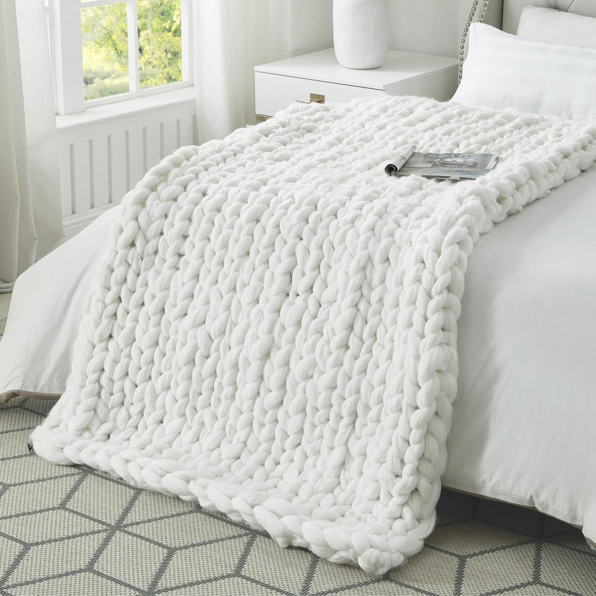 Yanis Chunky Knit Throw