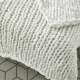 Yanis Chunky Knit Throw